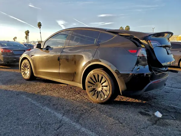 7SAYGDED7RF094249 2024 TESLA MODEL Y - Image 2