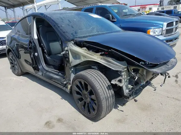 7SAYGDED7RF094946 2024 TESLA MODEL Y - Image 1