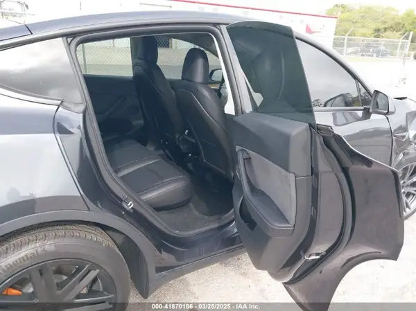 7SAYGDED7RF095210 2024 TESLA MODEL Y - Image 8