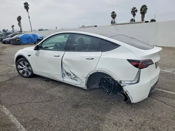 7SAYGDED7RF096969 2024 TESLA MODEL Y - Image 2