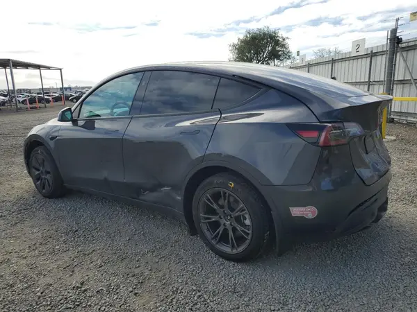 7SAYGDED7RF099743 2024 TESLA MODEL Y - Image 2