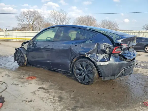 7SAYGDED7RF112734 2024 TESLA MODEL Y - Image 2