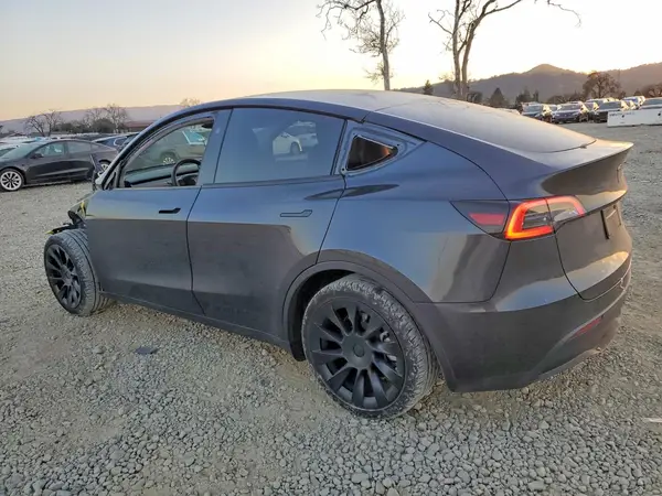 7SAYGDED7RF113298 2024 TESLA MODEL Y - Image 2