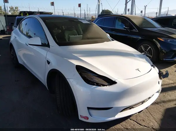 7SAYGDED7RF126097 2024 TESLA MODEL Y - Image 1