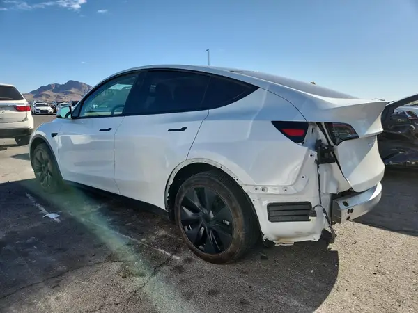 7SAYGDED7RF130909 2024 TESLA MODEL Y - Image 2
