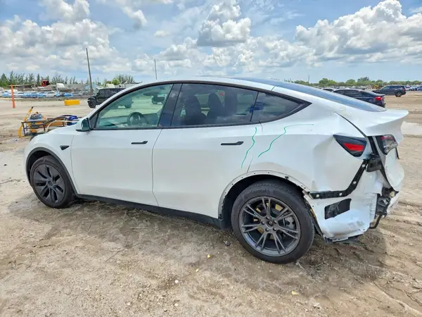 7SAYGDED7RF149945 2024 TESLA MODEL Y - Image 2