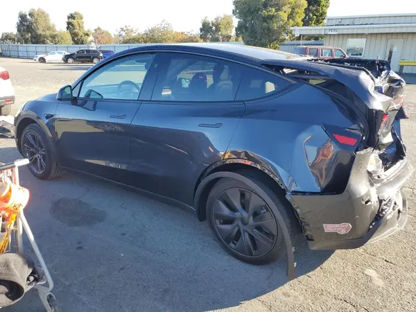 7SAYGDED7RF162890 2024 TESLA MODEL Y - Image 2