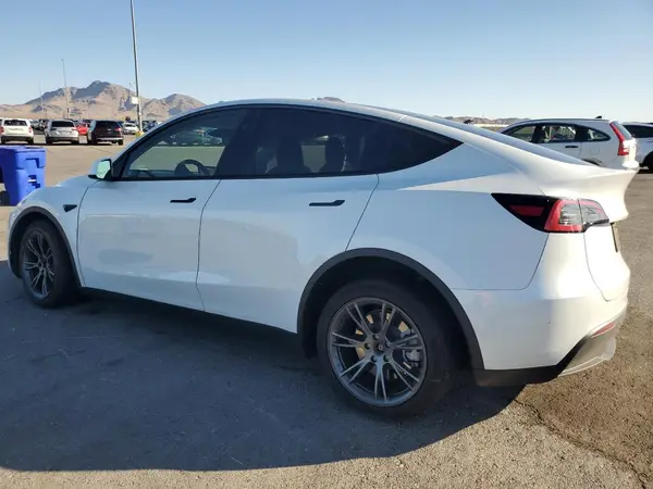 7SAYGDED7RF168768 2024 TESLA MODEL Y - Image 2