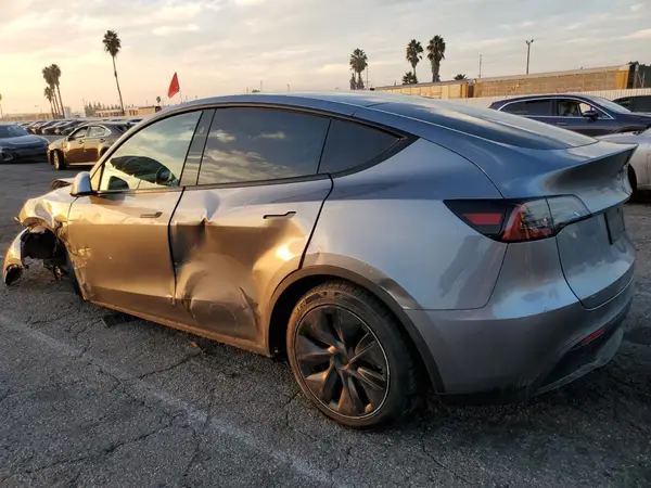 7SAYGDED7RF192231 2024 TESLA MODEL Y - Image 2