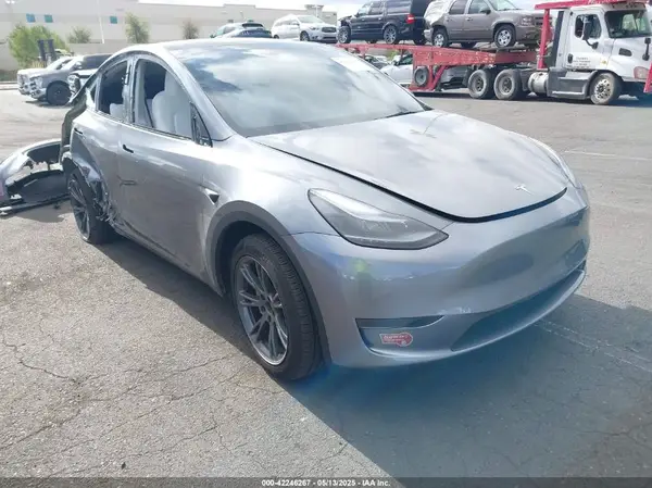 7SAYGDED7RF197638 2024 TESLA MODEL Y - Image 1