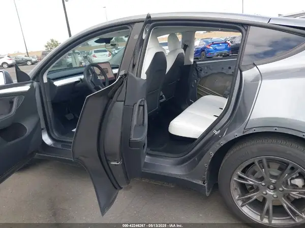 7SAYGDED7RF197638 2024 TESLA MODEL Y - Image 8