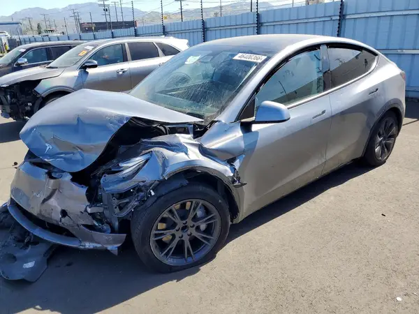 7SAYGDED7RF211585 2024 TESLA MODEL Y - Image 1