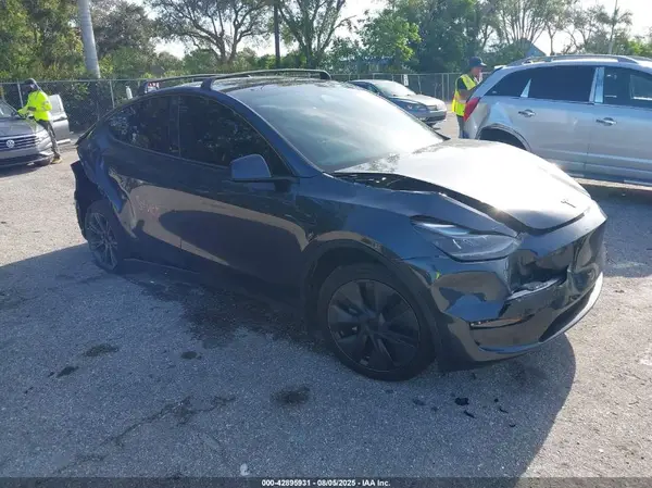 7SAYGDED7RF213420 2024 TESLA MODEL Y - Image 1