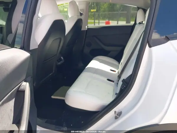 7SAYGDED7SA337061 2025 TESLA MODEL Y - Image 8