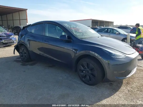 7SAYGDED7SA354104 2025 TESLA MODEL Y - Image 1