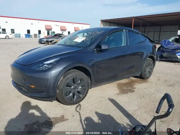 7SAYGDED7SA354104 2025 TESLA MODEL Y - Image 2