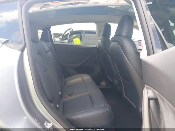 7SAYGDED7SA357679 2025 TESLA MODEL Y - Image 8