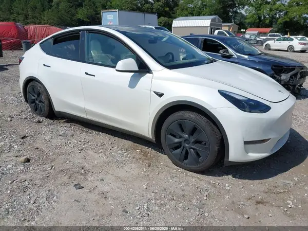 7SAYGDED7SA370741 2025 TESLA MODEL Y - Image 1