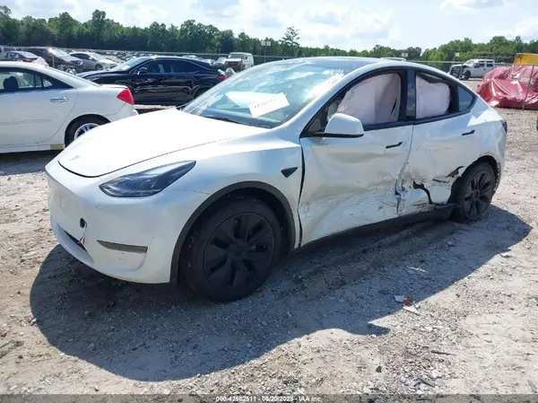 7SAYGDED7SA370741 2025 TESLA MODEL Y - Image 2