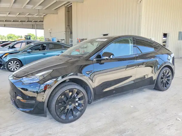 7SAYGDED7SA377737 2025 TESLA MODEL Y - Image 1