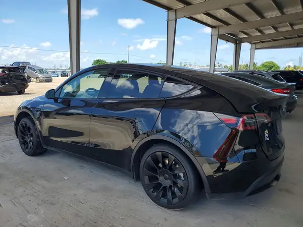 7SAYGDED7SA377737 2025 TESLA MODEL Y - Image 2