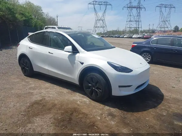 7SAYGDED7SA378872 2025 TESLA MODEL Y - Image 1