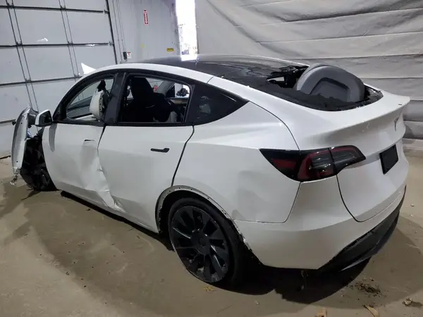 7SAYGDED7SF219661 2025 TESLA MODEL Y - Image 2