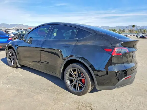 7SAYGDED7SF226674 2025 TESLA MODEL Y - Image 2