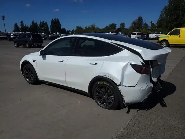 7SAYGDED7SF227873 2025 TESLA MODEL Y - Image 2