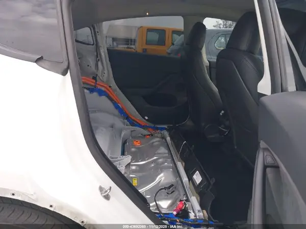 7SAYGDED7SF229073 2025 TESLA MODEL Y - Image 8