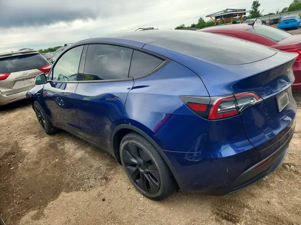 7SAYGDED7SF259268 2025 TESLA MODEL Y - Image 2