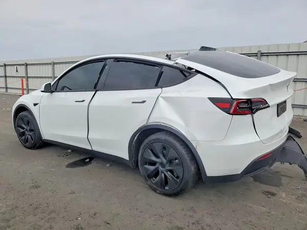 7SAYGDED7SF271078 2025 TESLA MODEL Y - Image 2