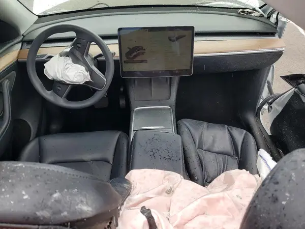 7SAYGDED7SF271078 2025 TESLA MODEL Y - Image 8