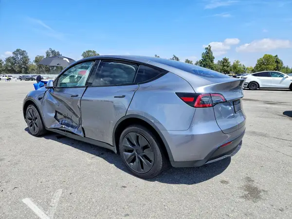 7SAYGDED7SF313233 2025 TESLA MODEL Y - Image 2