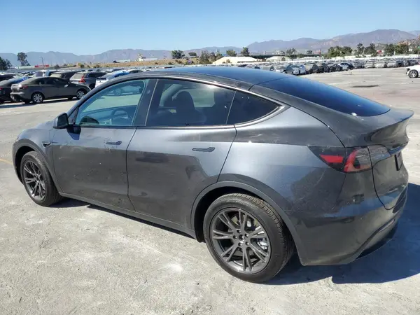 7SAYGDED7SF315080 2025 TESLA MODEL Y - Image 2