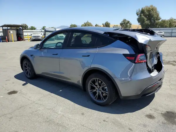 7SAYGDED7SF319632 2025 TESLA MODEL Y - Image 2