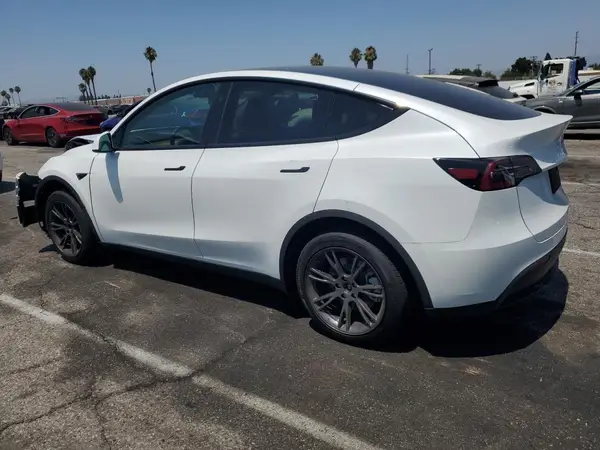 7SAYGDED7SF321638 2025 TESLA MODEL Y - Image 2