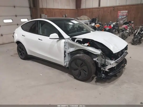 7SAYGDED7TA439378 2026 TESLA MODEL Y - Image 1