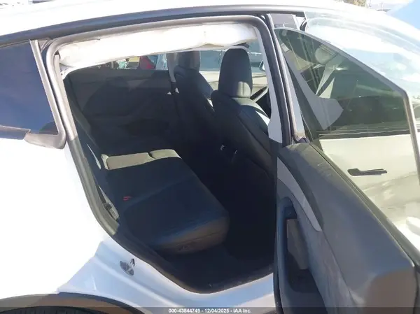 7SAYGDED7TA463244 2026 TESLA MODEL Y - Image 8