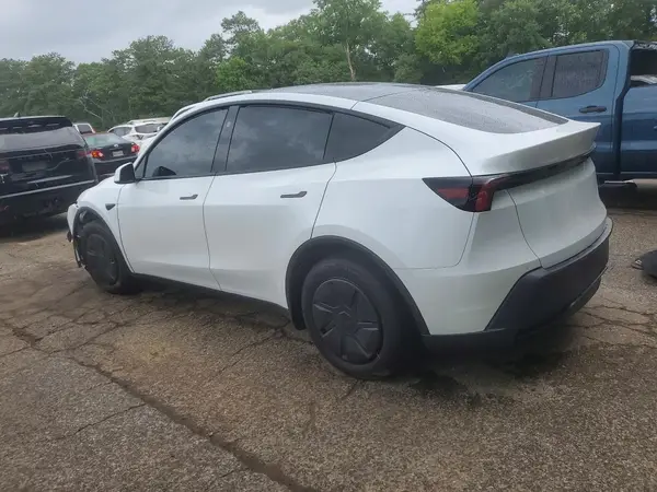 7SAYGDED7TA607696 2026 TESLA MODEL Y - Image 2