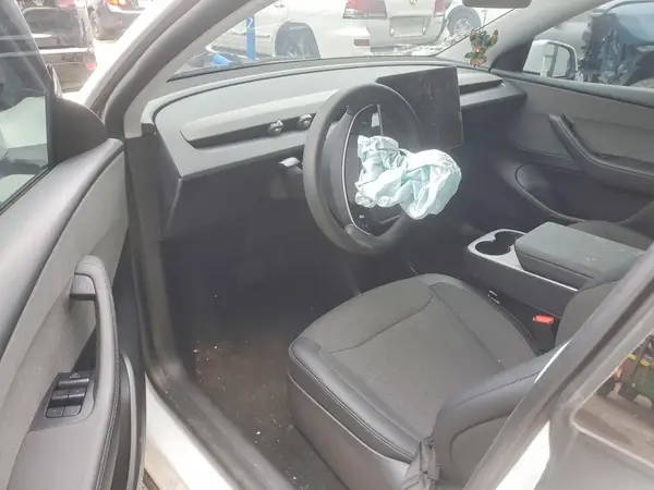 7SAYGDED7TA607696 2026 TESLA MODEL Y - Image 8