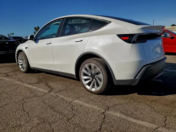 7SAYGDED7TF378522 2026 TESLA MODEL Y - Image 2