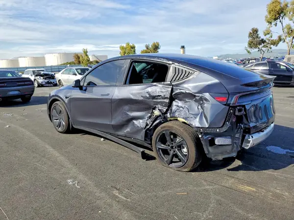 7SAYGDED7TF403922 2026 TESLA MODEL Y - Image 2