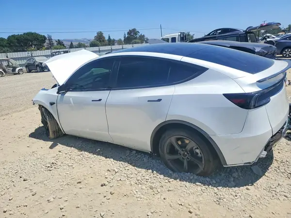 7SAYGDED7TF431994 2026 TESLA MODEL Y - Image 2