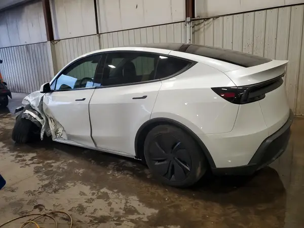 7SAYGDED7TF433194 2026 TESLA MODEL Y - Image 2