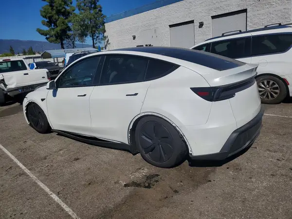 7SAYGDED7TF455728 2026 TESLA MODEL Y - Image 2