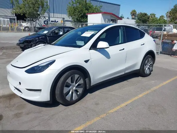 7SAYGDED8PF940577 2023 TESLA MODEL Y - Image 2