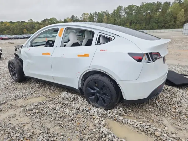 7SAYGDED8RA320778 2024 TESLA MODEL Y - Image 2