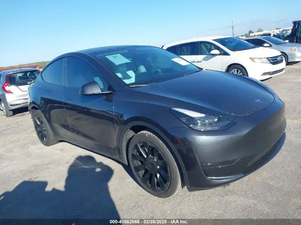 7SAYGDED8RF041172 2024 TESLA MODEL Y - Image 1