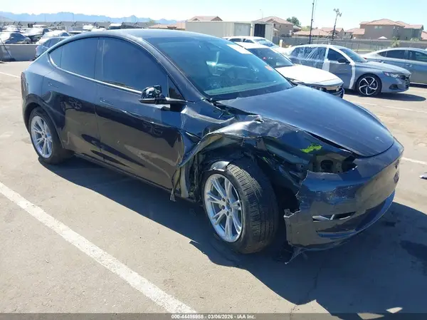 7SAYGDED8RF042984 2024 TESLA MODEL Y - Image 1